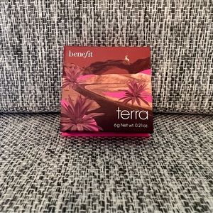 Benefit wanderful world silky soft powder blush